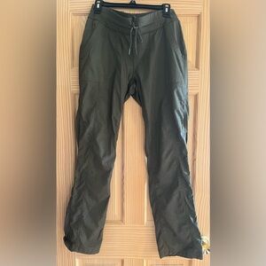 North Face Olive Green Lightweight Pants‎ Size Large
